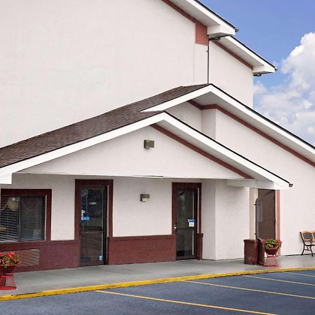 Super 8 Martinsburg Otel Dış mekan fotoğraf