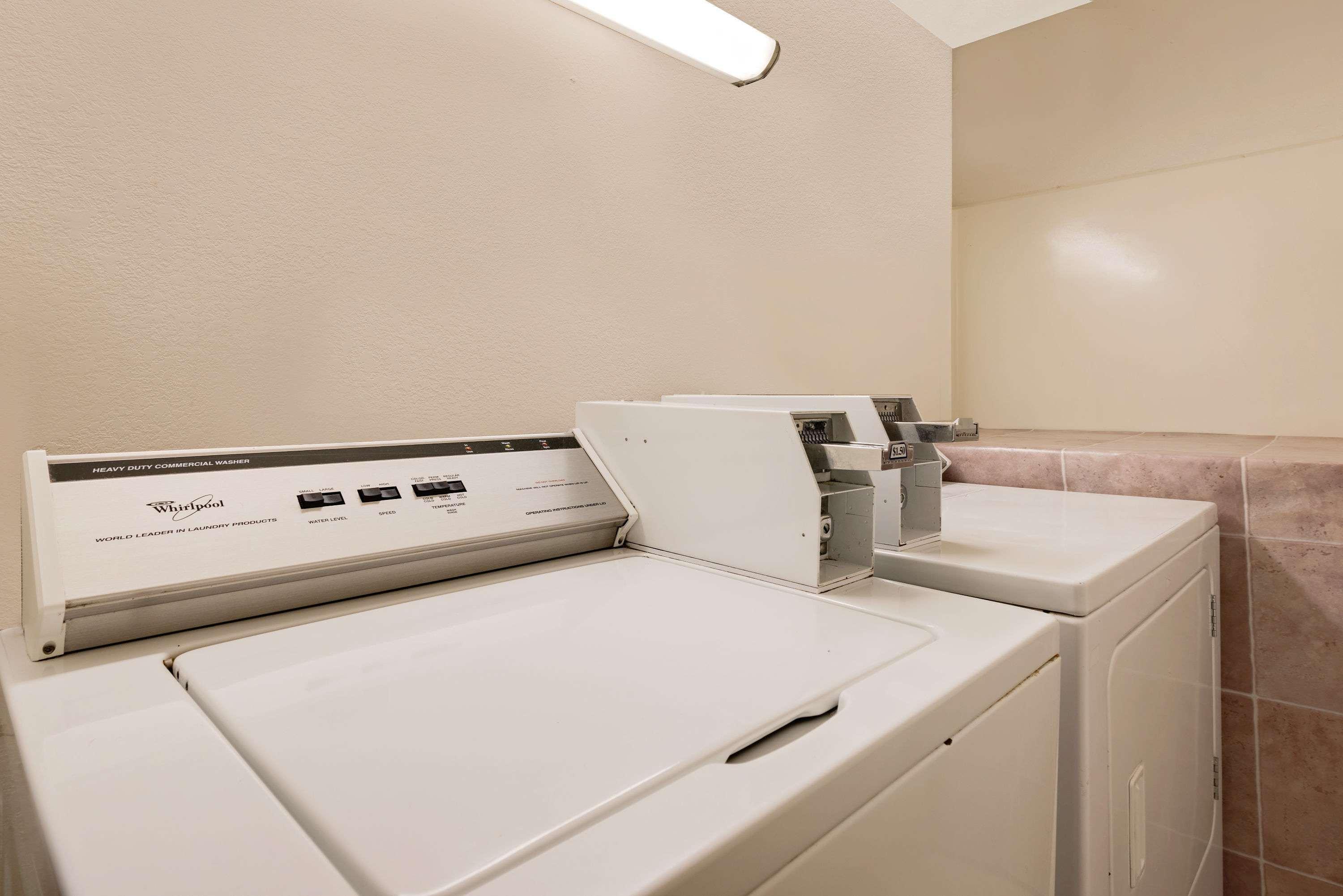 Super 8 Martinsburg Otel Dış mekan fotoğraf