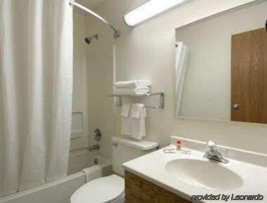 Super 8 Martinsburg Otel Dış mekan fotoğraf